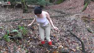 ely-testing-her-new-red-hunters_5.jpg