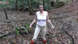 ely-testing-her-new-red-hunters_6.jpg