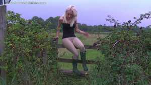 jessie-and-pixie--muddy-riding-girls_1.j