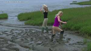 jessie-and-pixie--muddy-riding-girls_11.