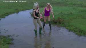 jessie-and-pixie--muddy-riding-girls_18.