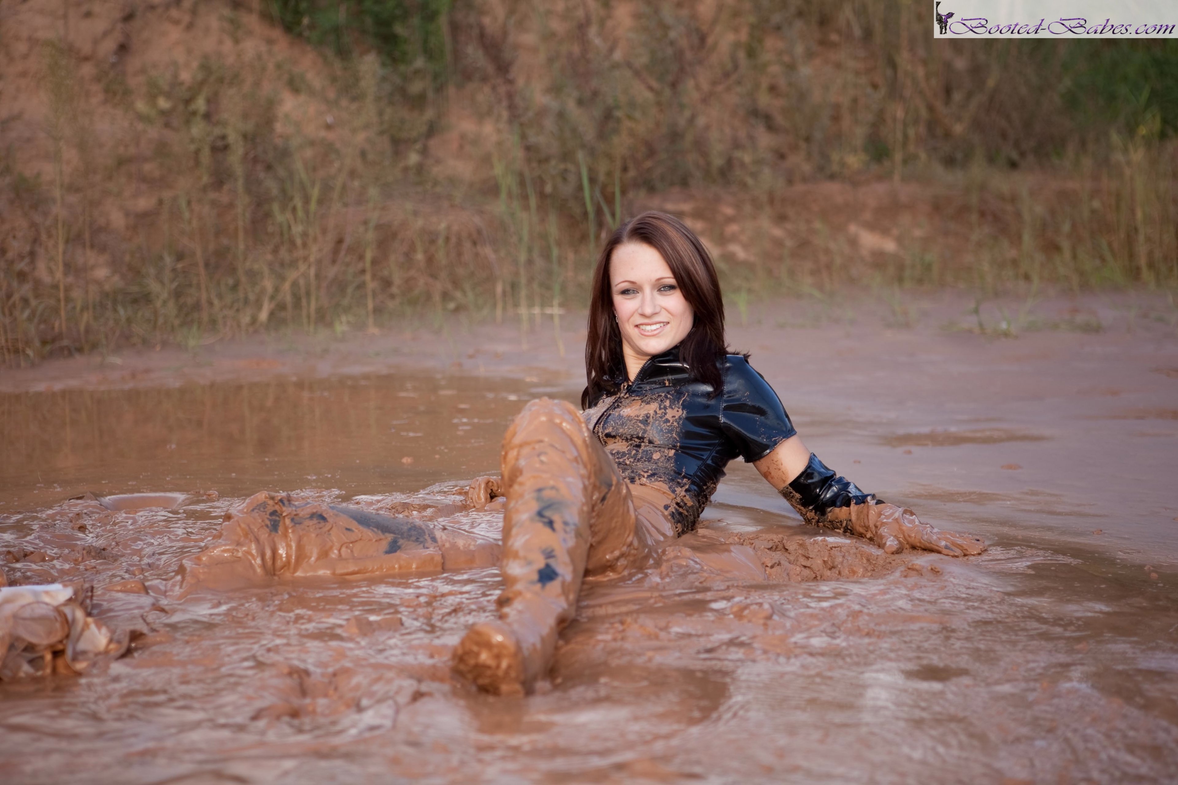 muddy-in-rubber_main.jpg