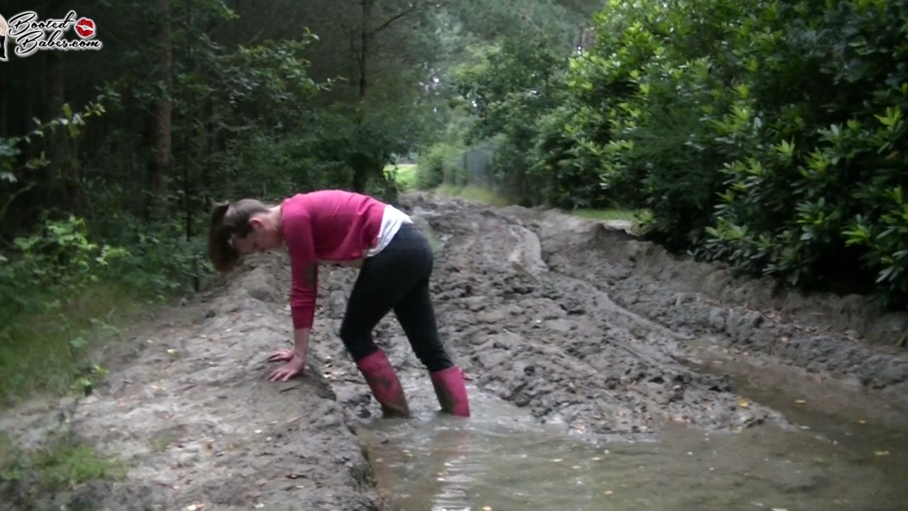 steffie--muddy-pink-hunters_main.jpg