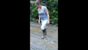 steffie--very-muddy-riding-girl_2.jpg