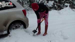 stuck-in-the-snow_3.jpg