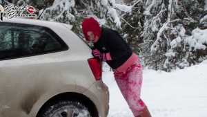 stuck-in-the-snow_4.jpg