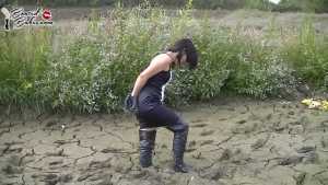 tied-in-thigh-boots_2.jpg