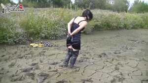 tied-in-thigh-boots_4.jpg