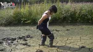 tied-in-thigh-boots_5.jpg